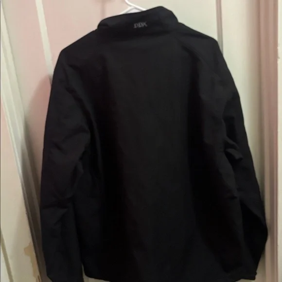 Dri Duck Soft Shell Jacket
Company embroidery but jacket in great shape xl - Picture 5 of 5